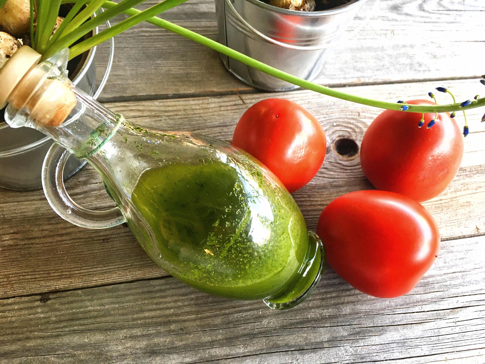 Todo lo que quieres saber sobre el aceite de albahaca: usos en la cocina, hogar y cuidado diario